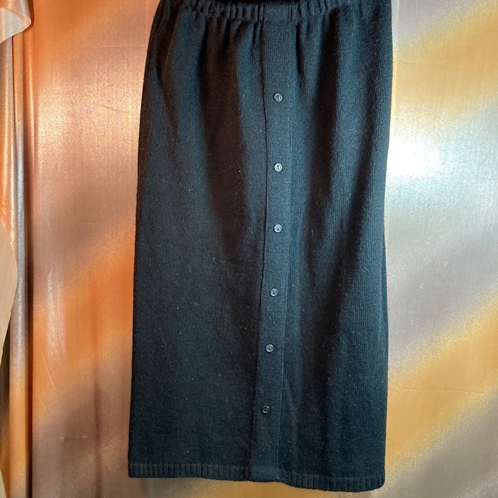 1980’s black knit skirt with front button‎ placate in front. 13-16” waist. 125